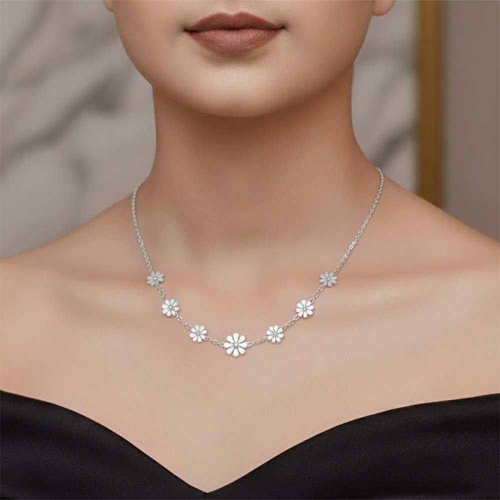 Daisy Bloom Necklace