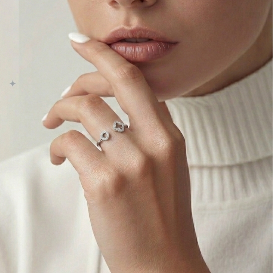 Lumière Clover Diamond ring