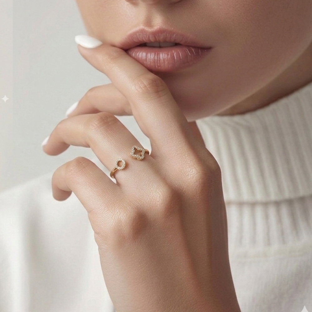 Lumière Clover Diamond ring